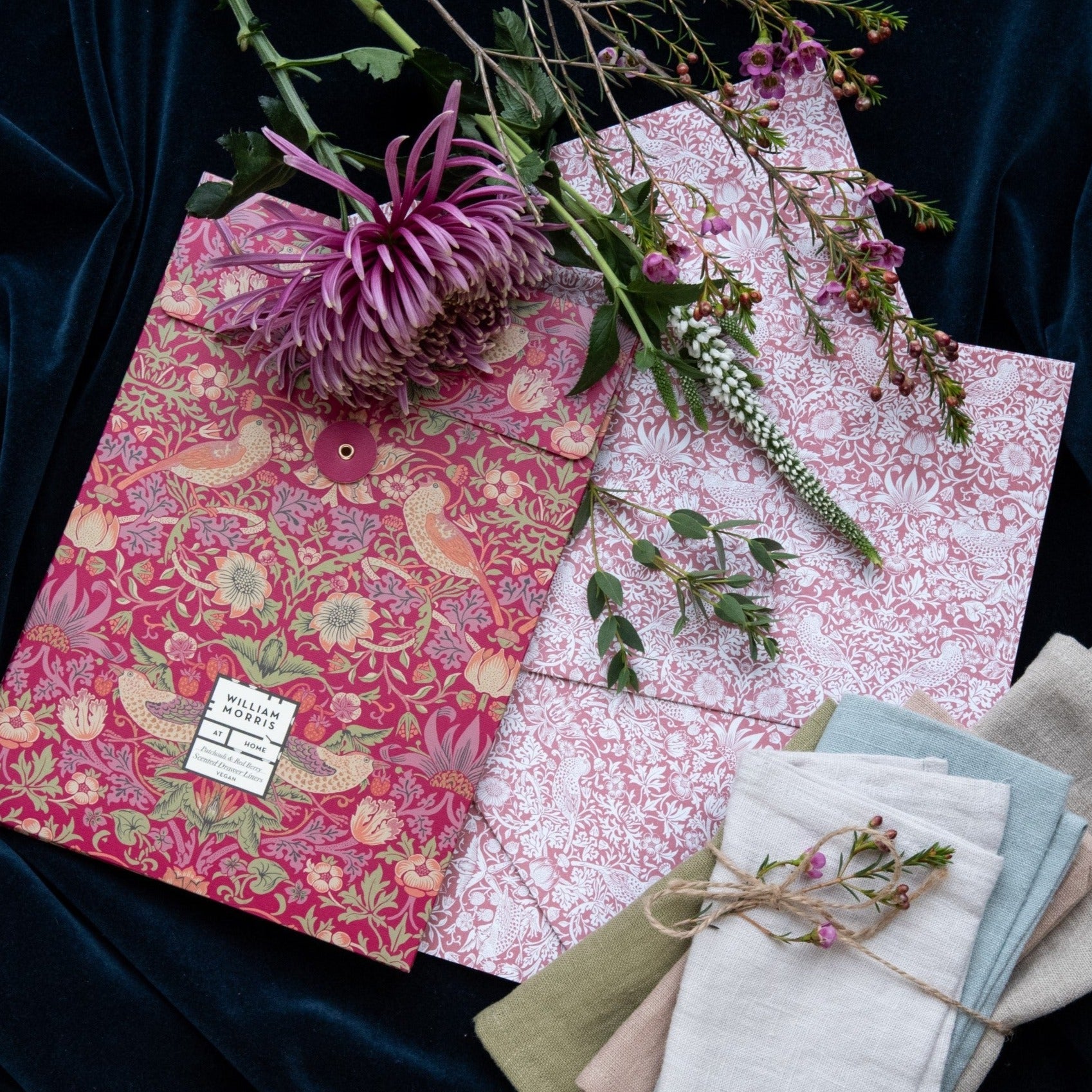 William Morris At Home Patchouli & Red Berry 5 Scented Drawer Liners